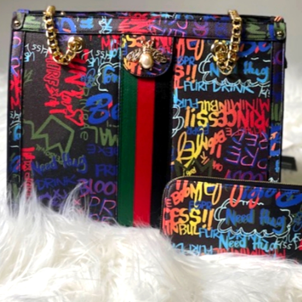 ❤️Graffiti Bee Vegan Leather 2-in-1